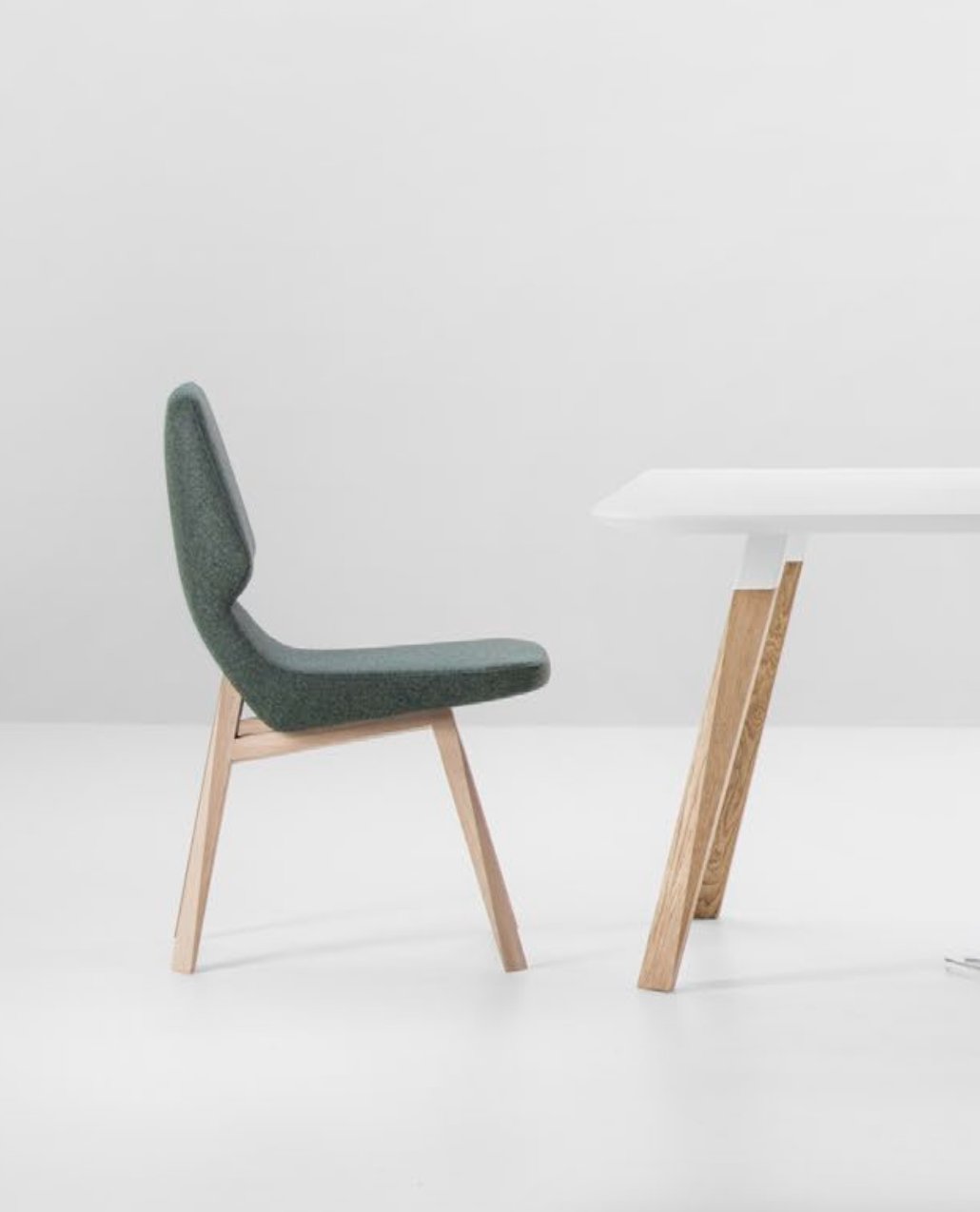 OBLIQUE CHAIR
