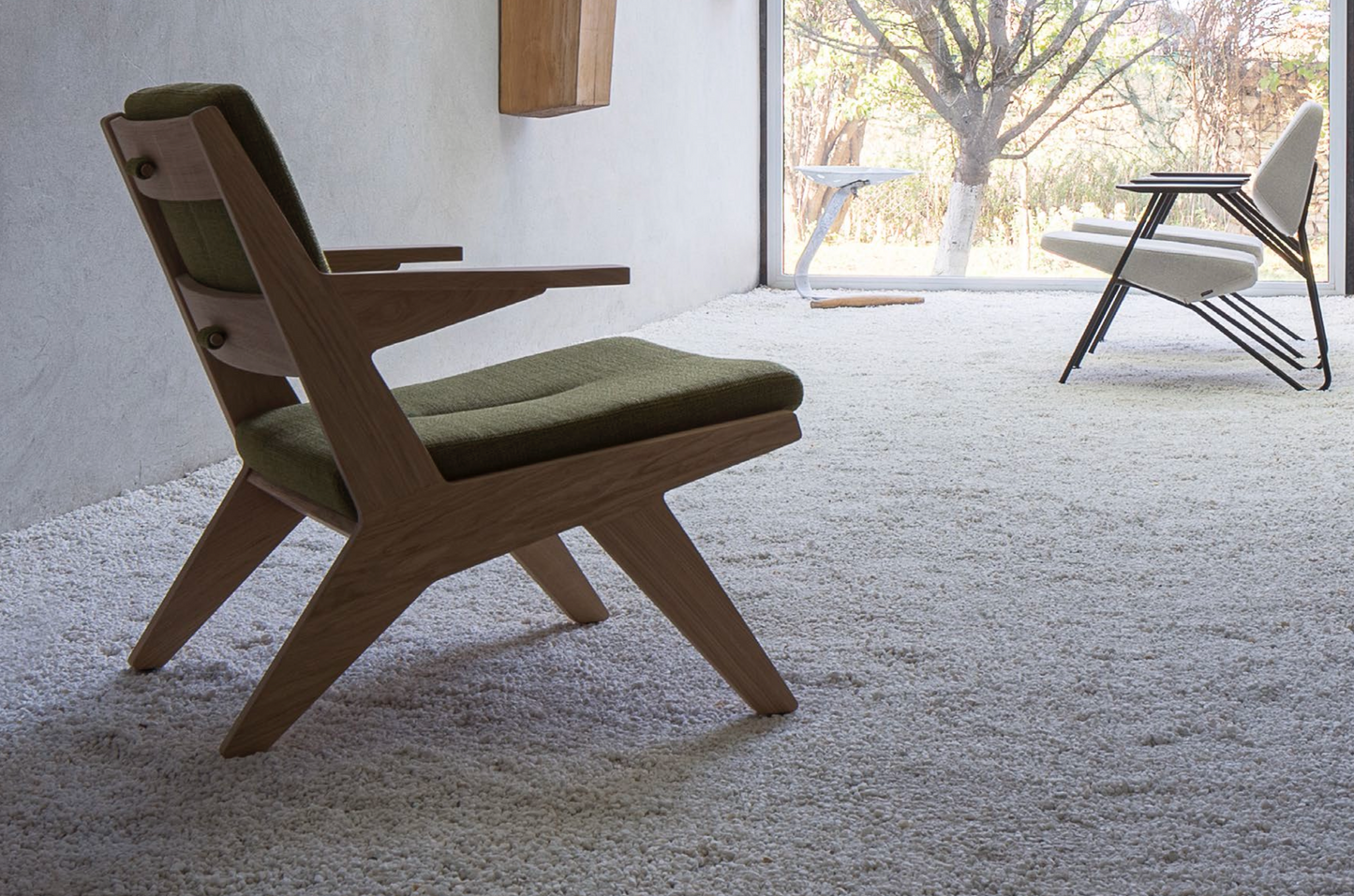 TOGGLE EASY CHAIR
