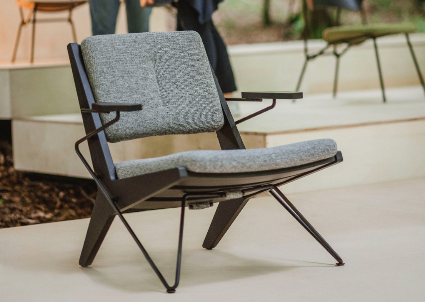 TOGGLE EASY CHAIR