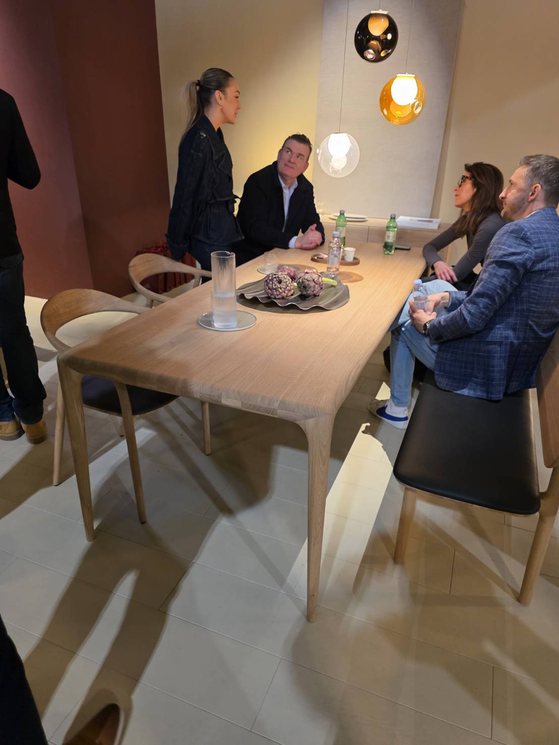 LATUS TABLE