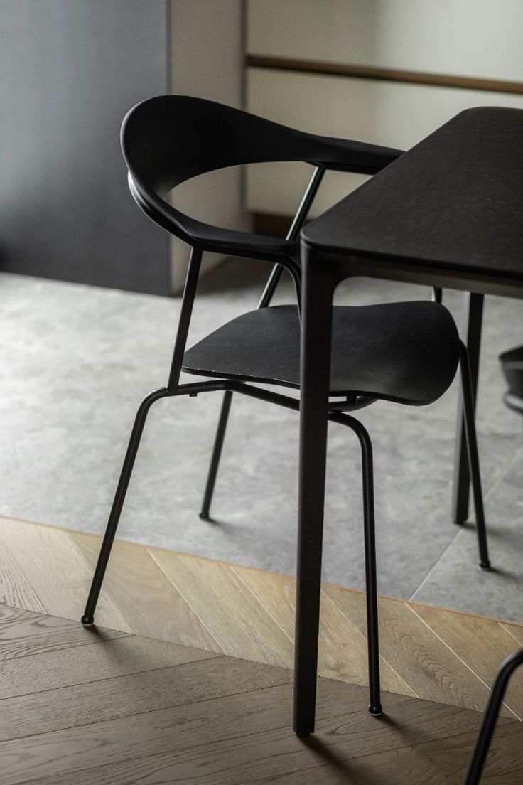 PIUN CHAIR