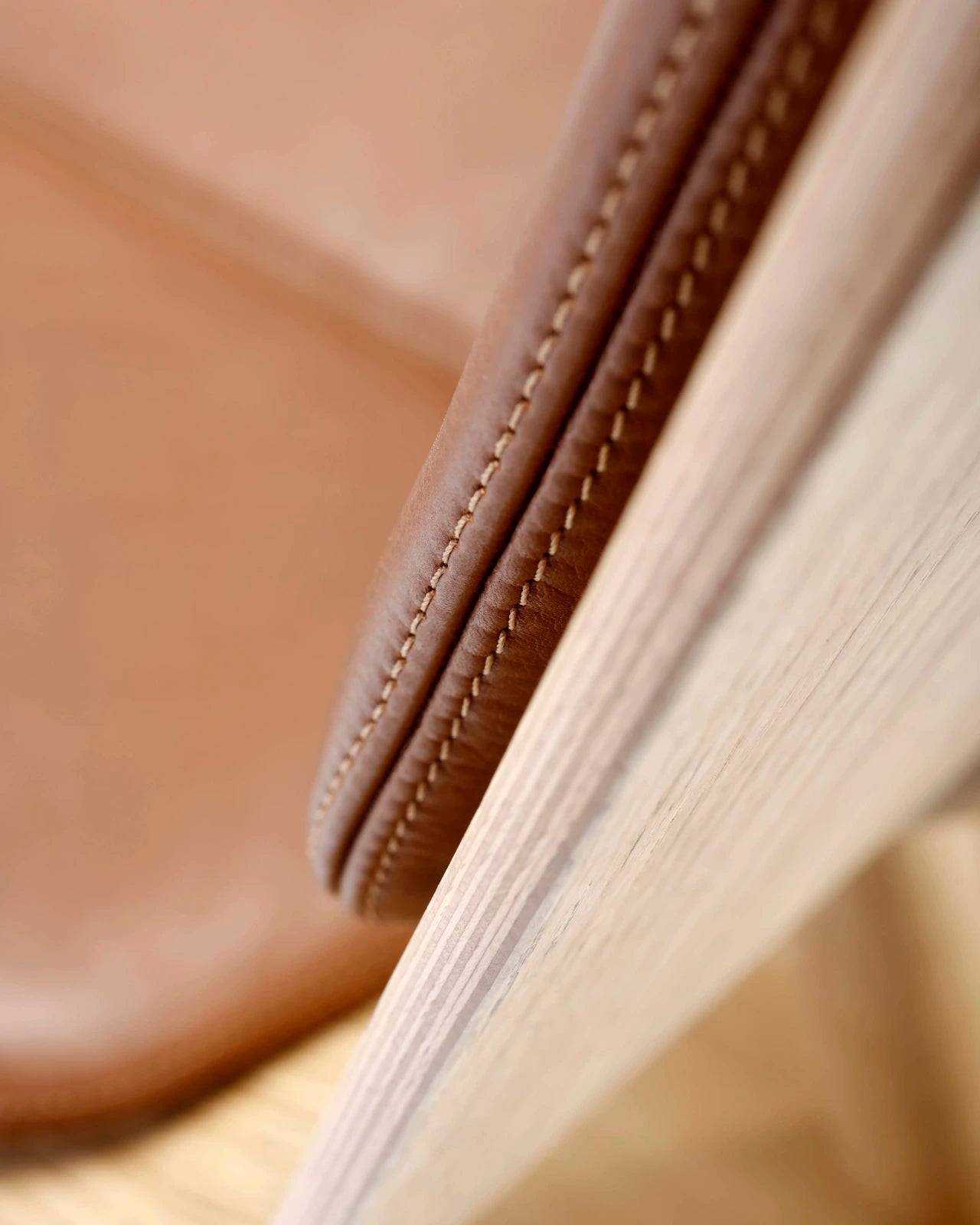 VR61 LOUNGE CHAIR