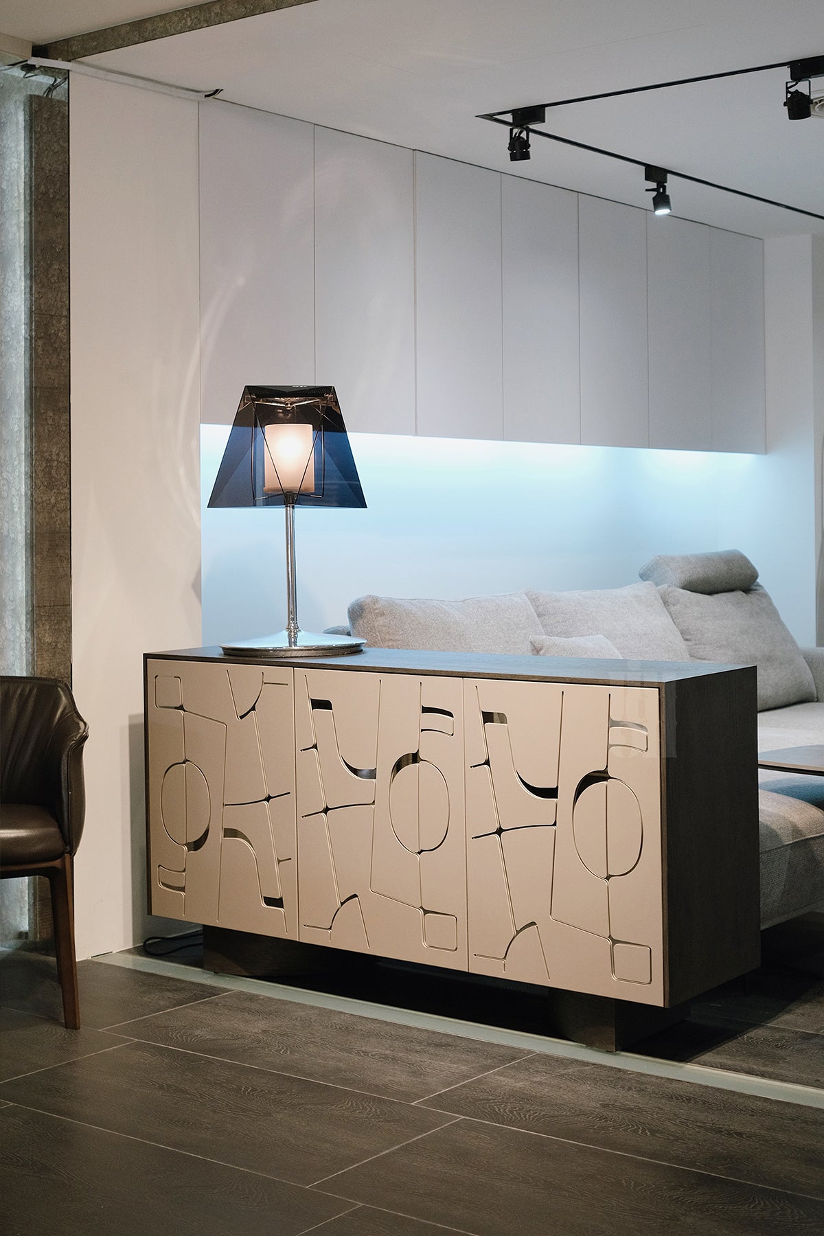 UNIQUE SIDEBOARD