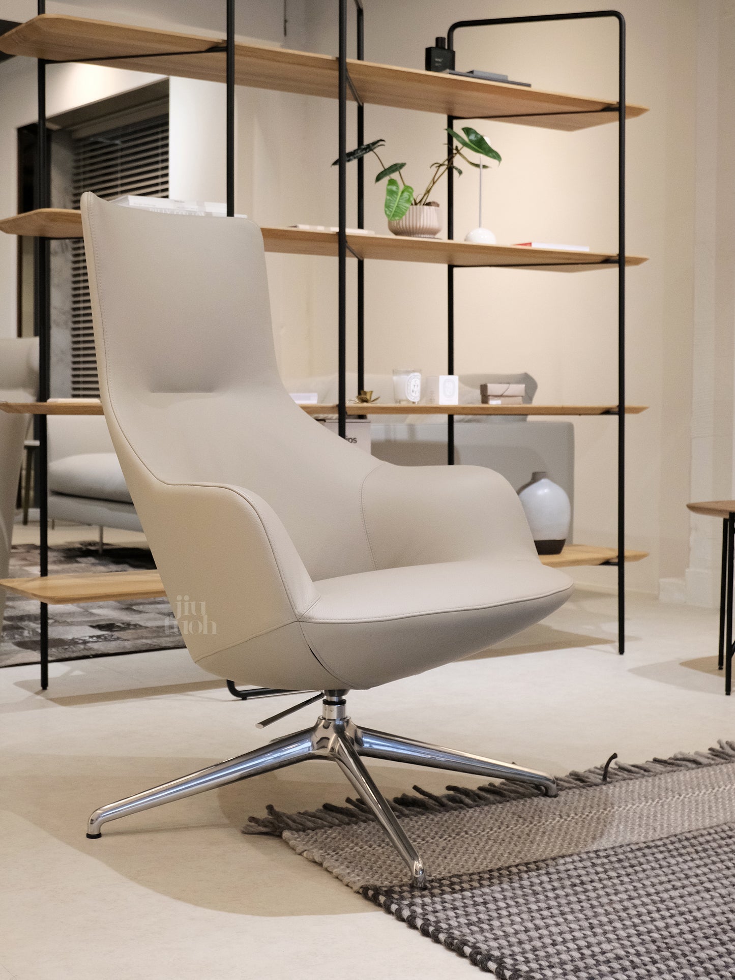 CIRCA SWIVEL CHAIR