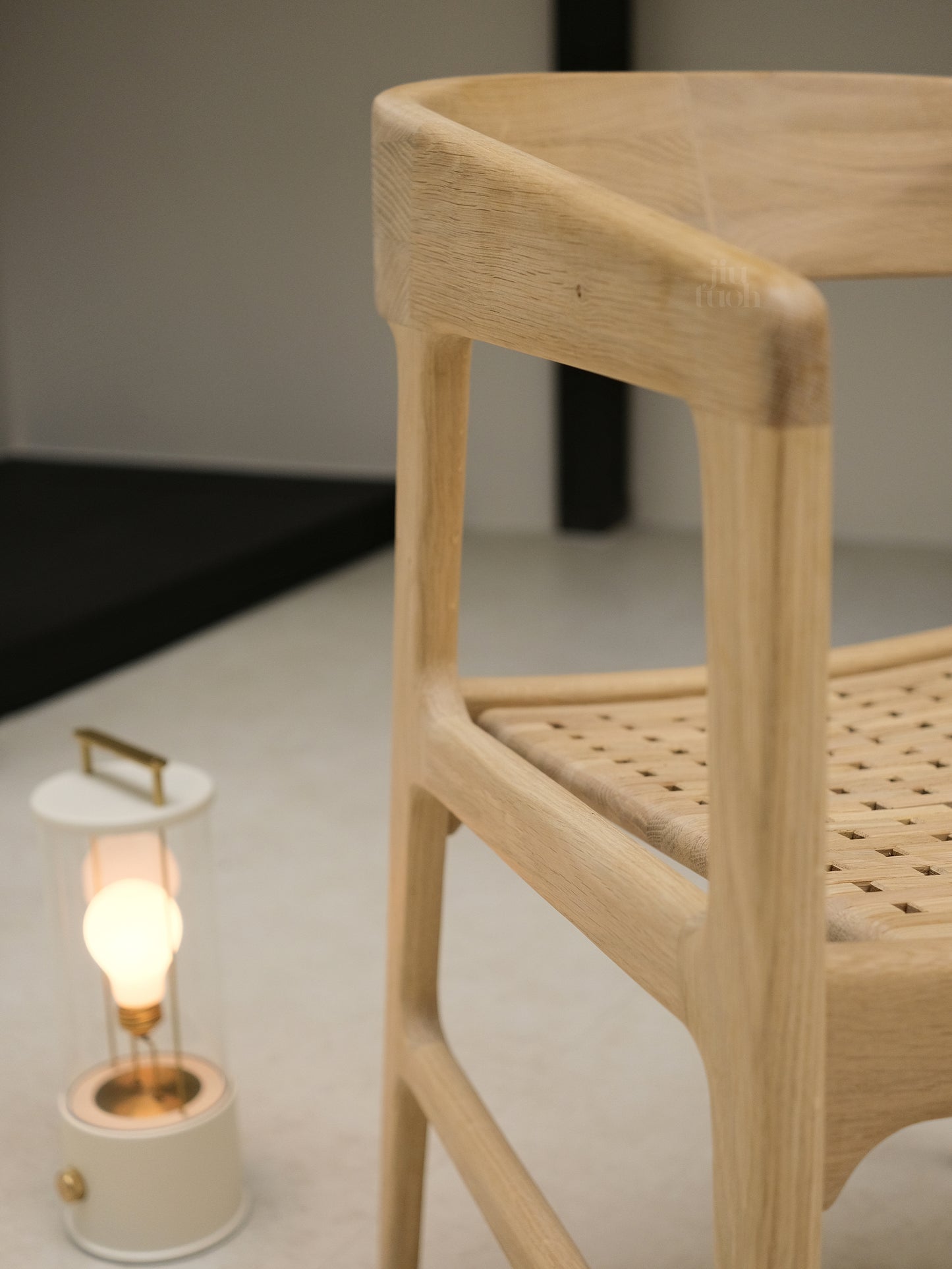 TESA CHAIR
