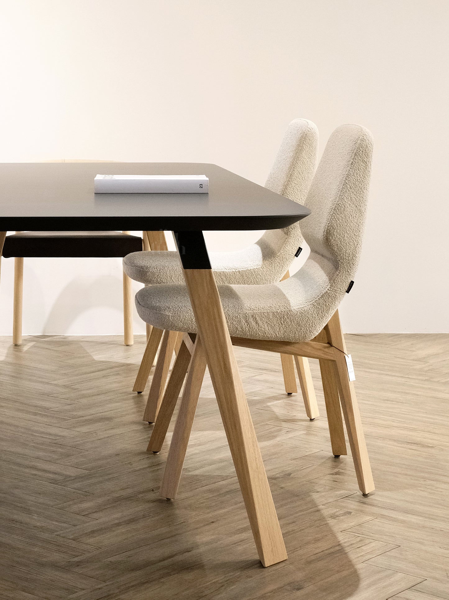 OBLIQUE CHAIR
