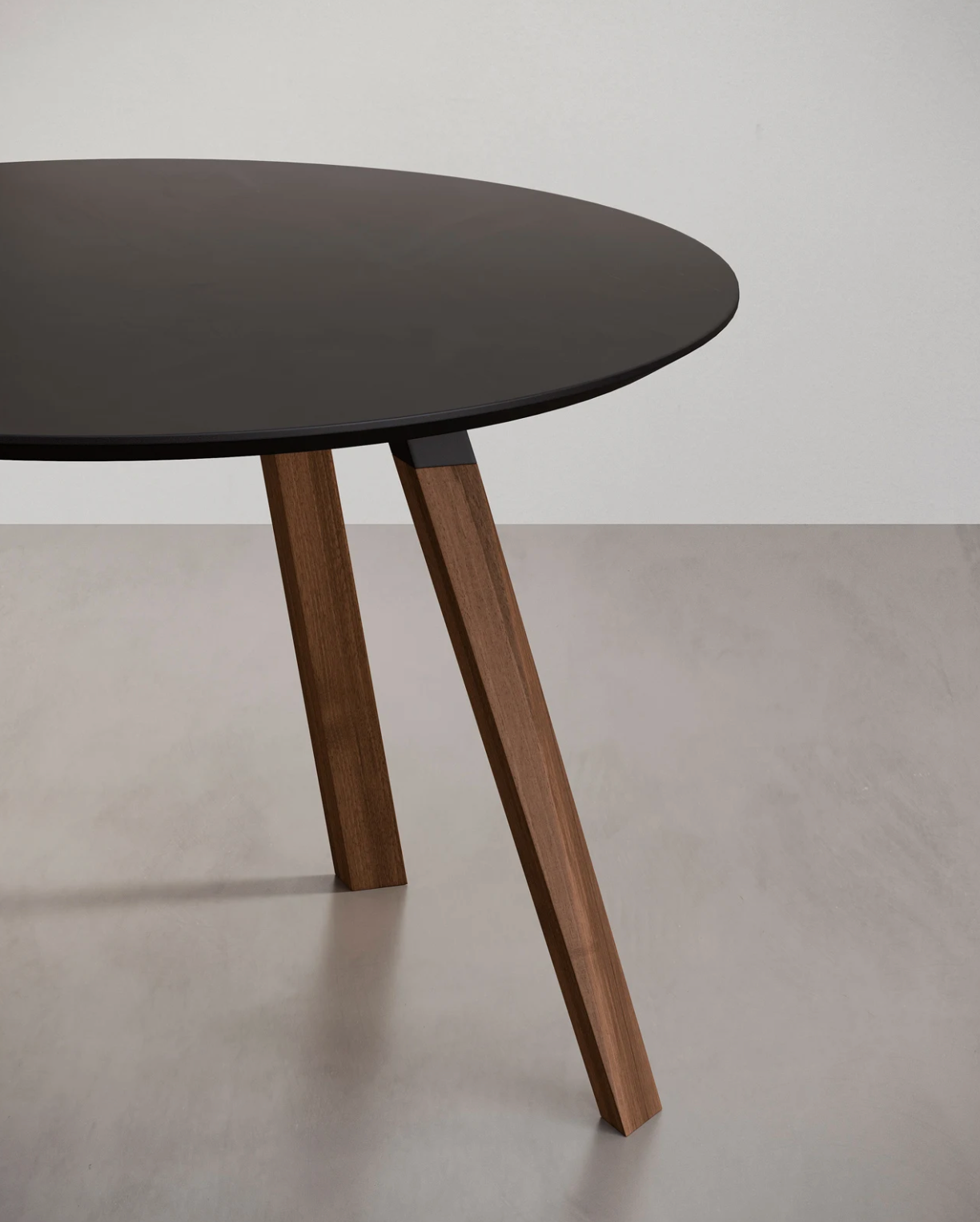 OBLIQUE TABLE