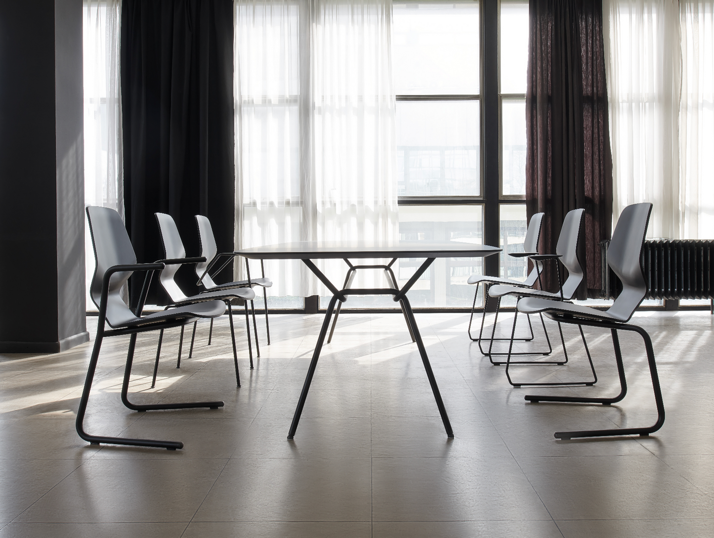 OBLIKANT CHAIR WITH ARMRESTS