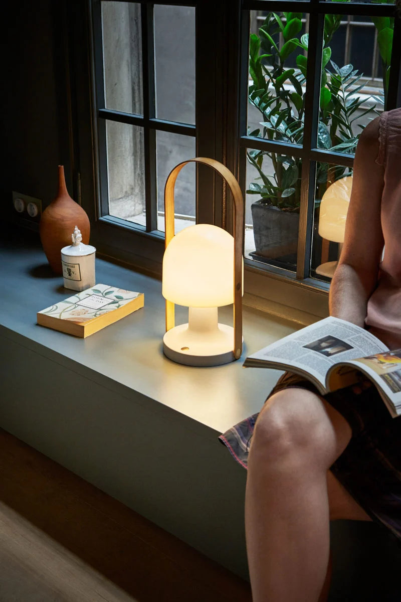 FOLLOW ME PORTABLE LAMP