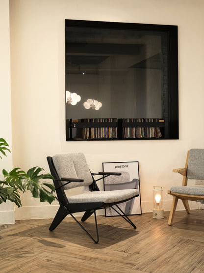 TOGGLE EASY CHAIR