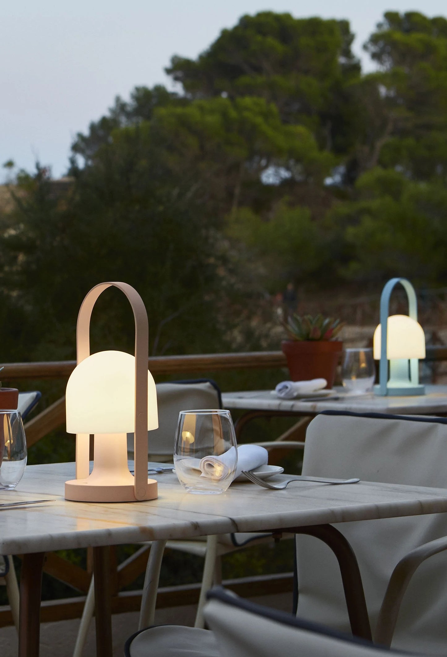 FOLLOW ME PORTABLE LAMP