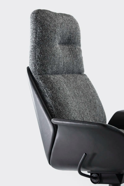 REI ARMCHAIR