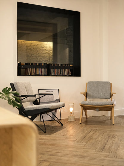 TOGGLE EASY CHAIR
