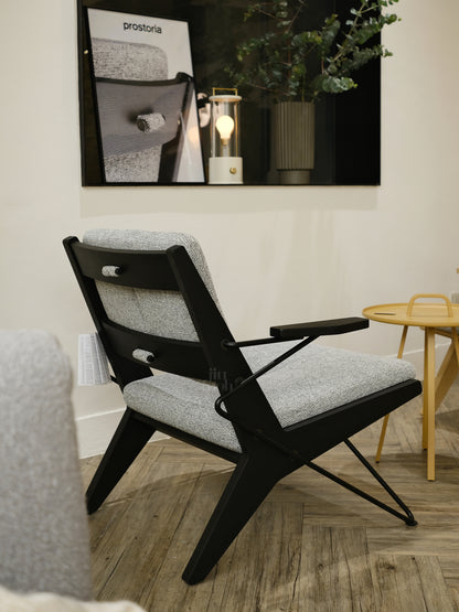 TOGGLE EASY CHAIR